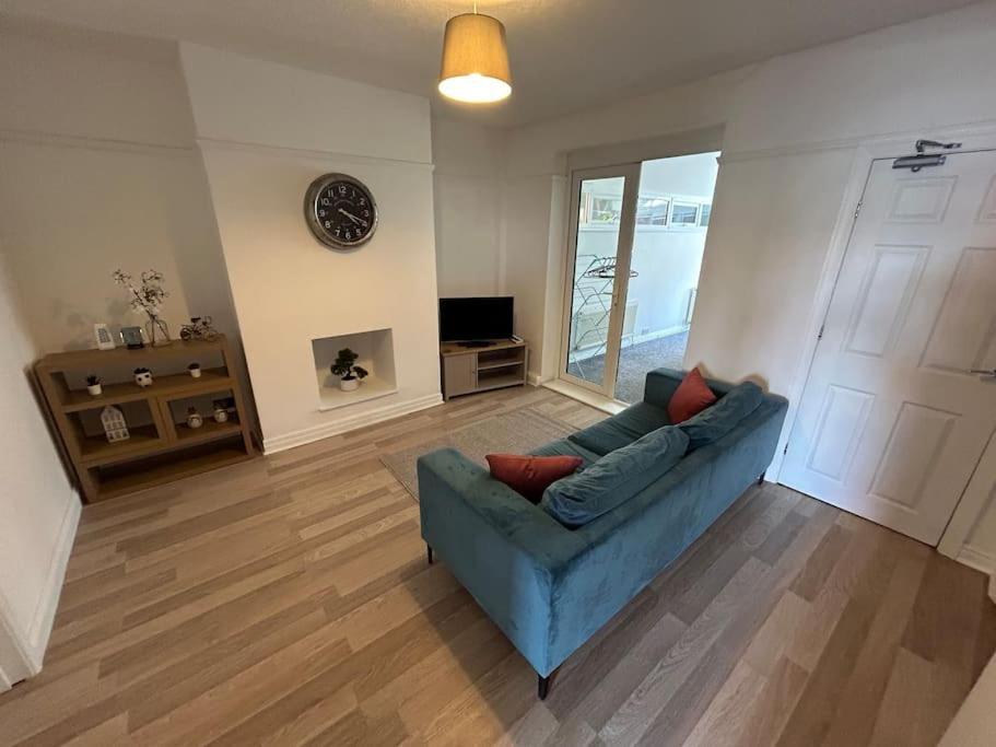 Modern & Spacious 4 Bedroom Home Crewe Esterno foto