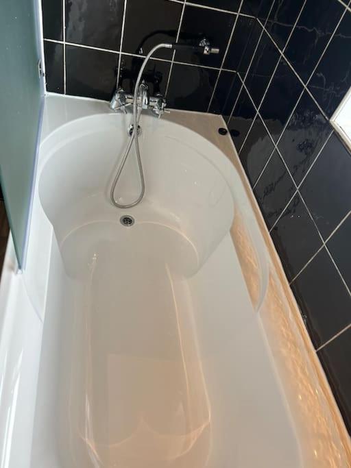 Modern & Spacious 4 Bedroom Home Crewe Esterno foto